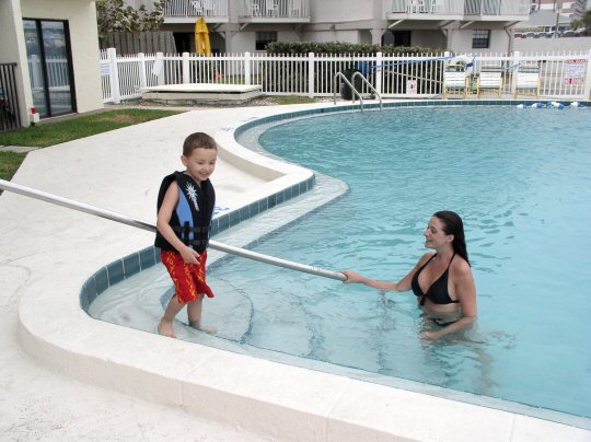 In the pool with Lisa